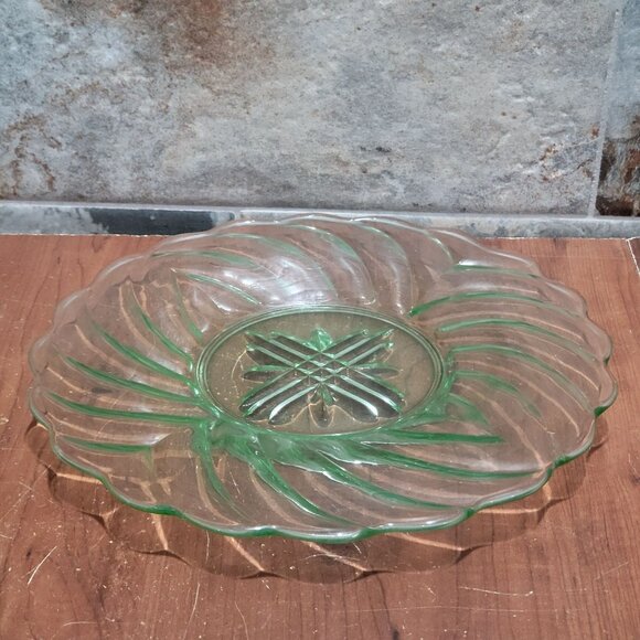 Vintage Tiara Exclusives Green Glass Serving Plate Ruffled Edges - Picture 8 of 10